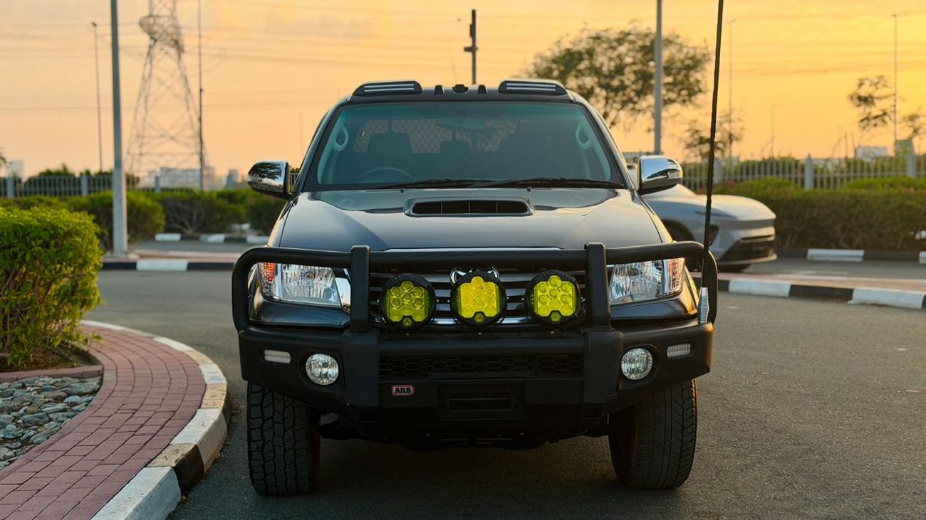 تويوتا هيلوكس HEAVY BULL BAR & SPORTS BAR | LEATHER SEATS | 3.0L | AUTOMATIC TRANSMISSION | RHD