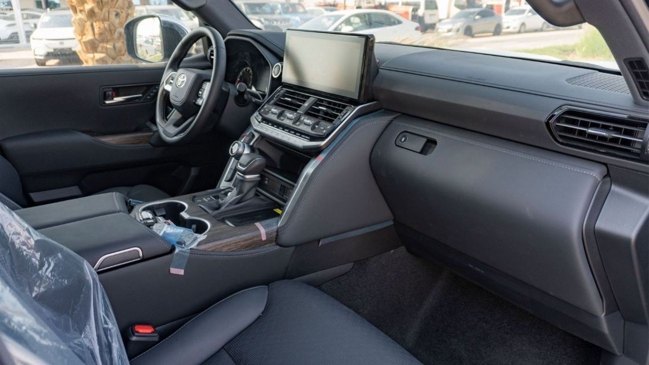 Toyota Land Cruiser 2024 Toyota LC300 VX 3.5L Petrol (Export price)