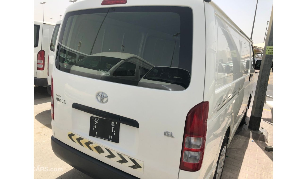 تويوتا هاياس Toyota Hiace Van,Model:2015. Free of accident. Only done 5000 km