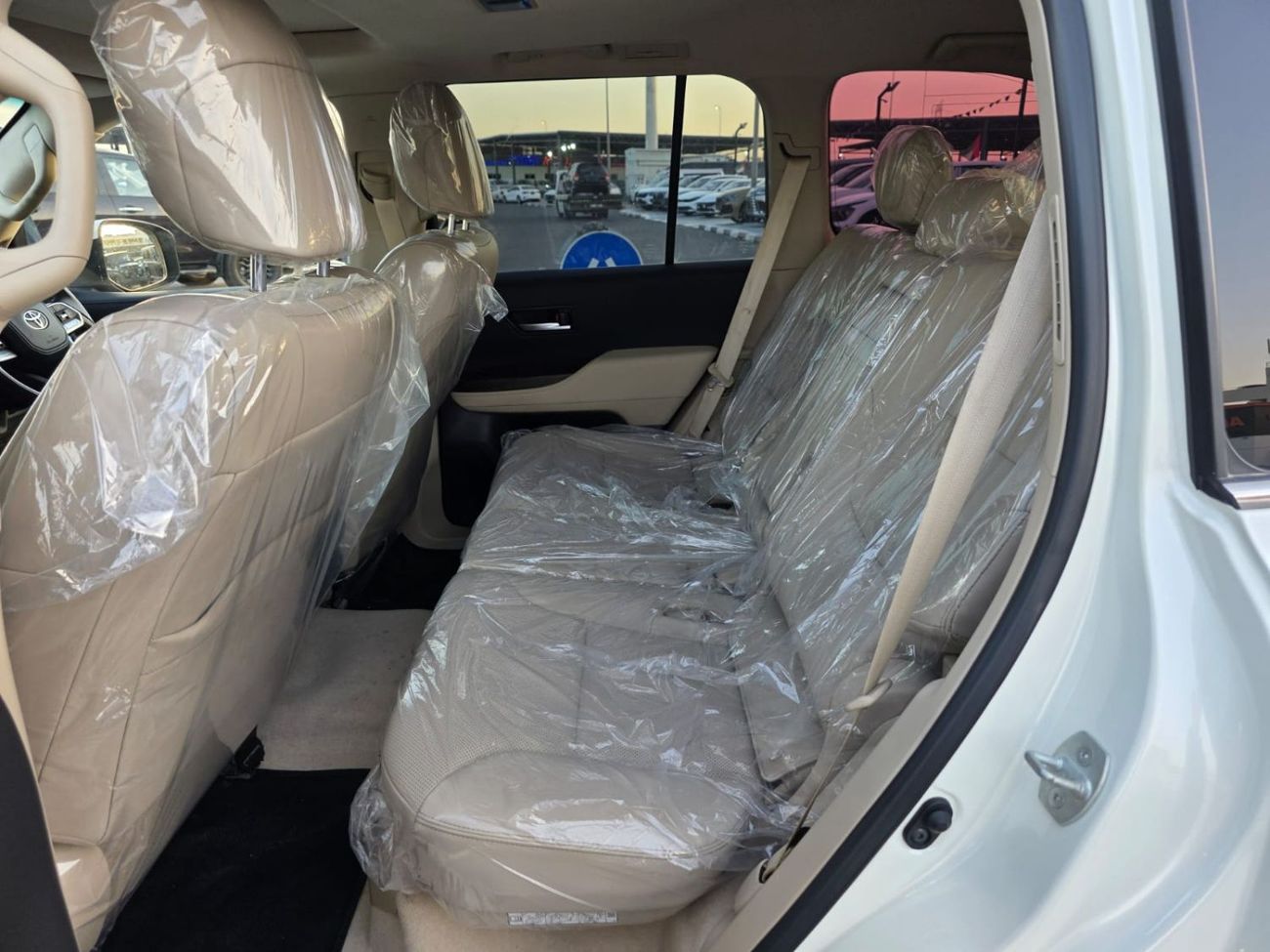 تويوتا لاند كروزر diesel 3.3 liter right hand drive in side beige sunroof leather seats