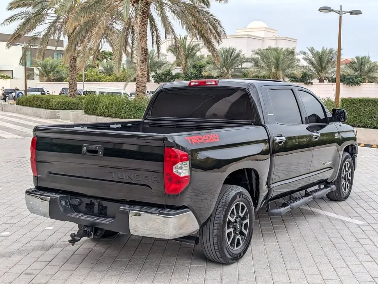 Toyota Tundra CrewMax Limited | 5.7L i-Force V8 | Full Size Luxury Pickup