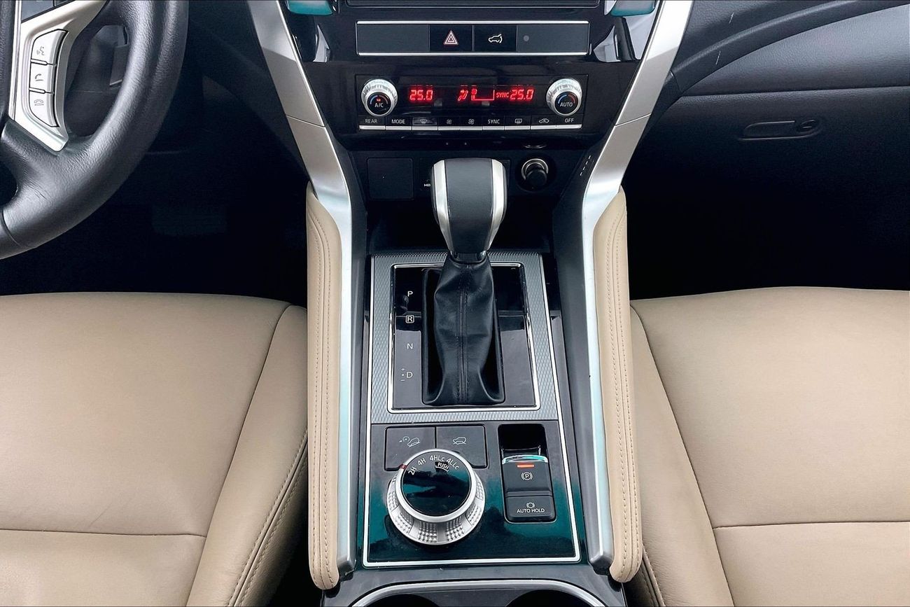 ميتسوبيشي مونتيرو سبورت GLS Premium | National Day Celebration | شامل الضمان | 0 ﺪﻔﻋﺓ ﺃﻮﻟﻯ