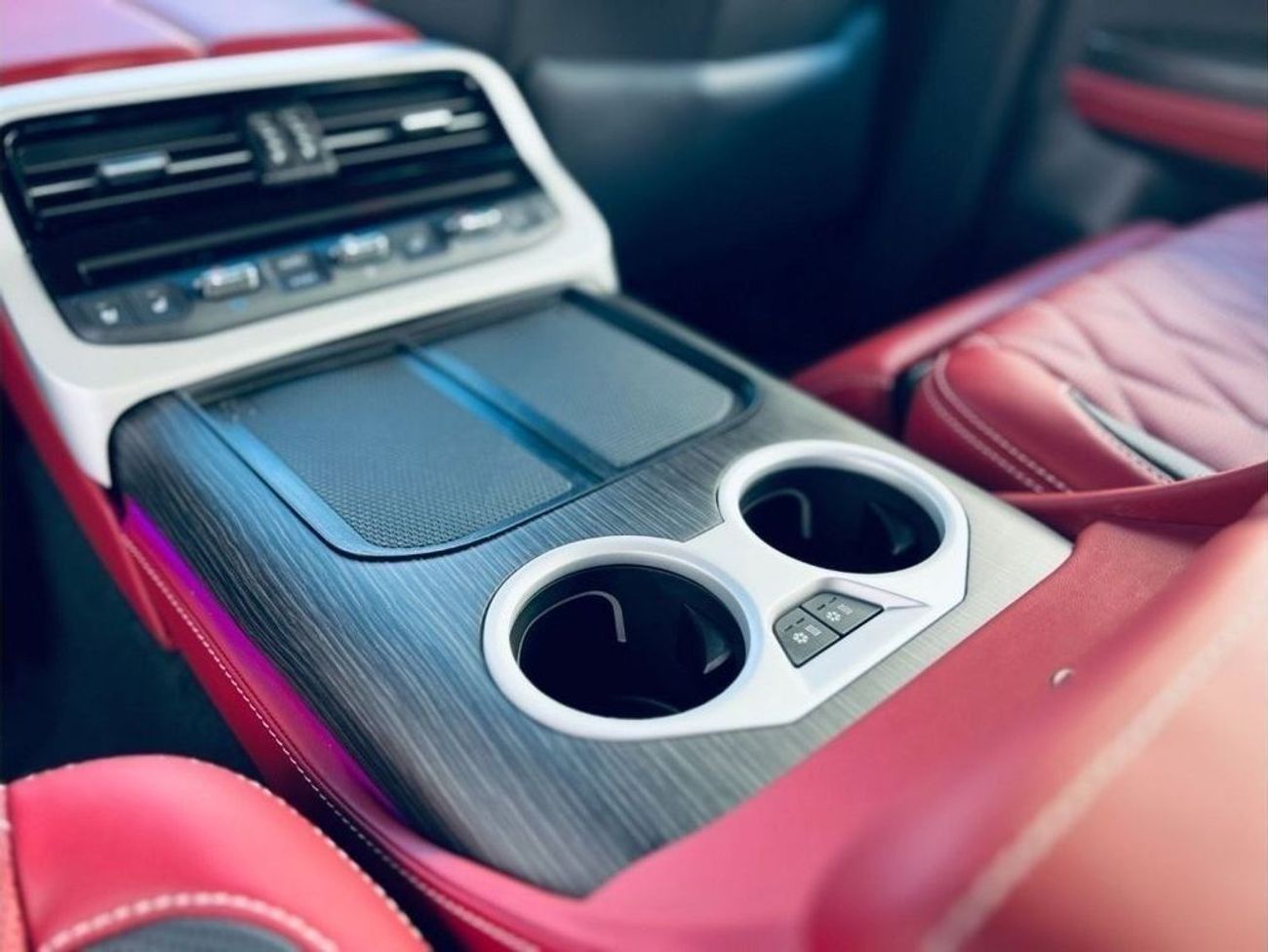 تويوتا لاند كروزر LC300 3.3L VIP 4 Seater MBS Autobiography Luxury Europe Specs