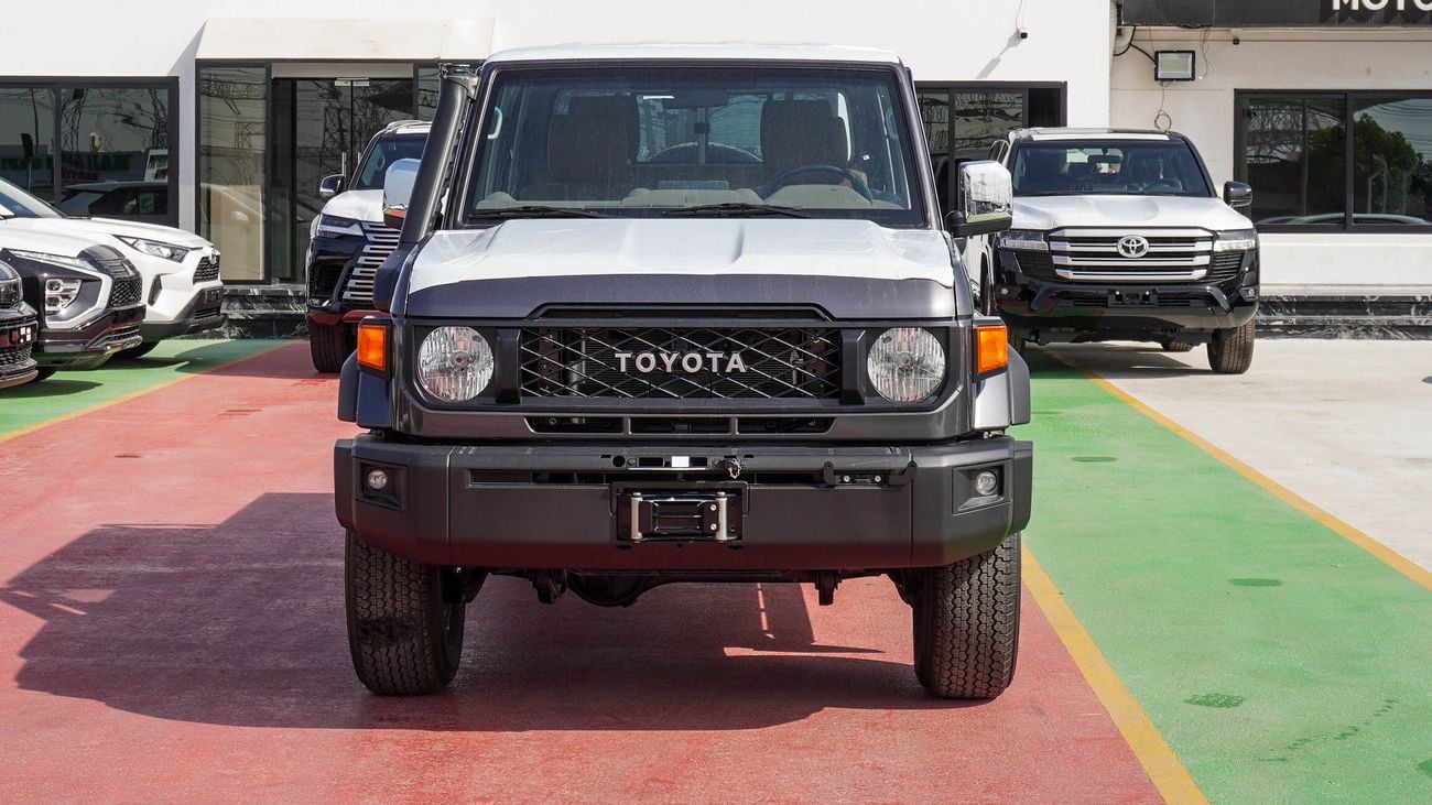 تويوتا لاند كروزر بيك آب LX 4.0L V6 A/T