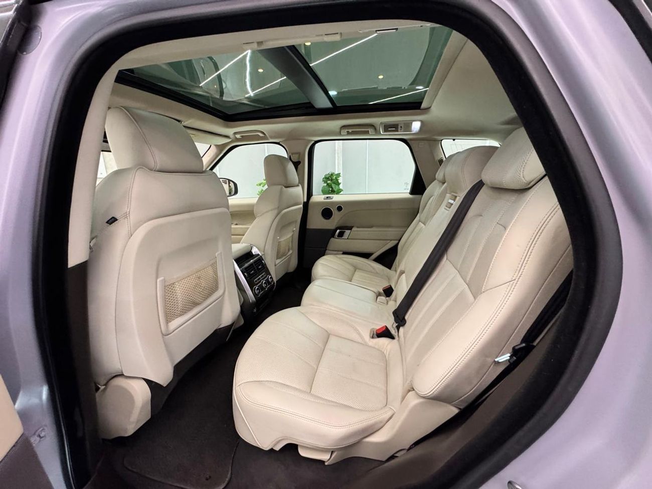 Land Rover Range Rover Sport Supercharged 5.0L ICONIC RANGE ROVER SPORT || STYLISH AND VERSATILE || GCC || PERFECT CONDITIONS ||