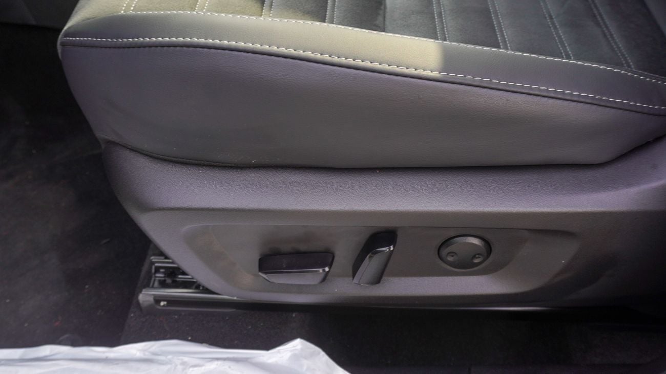 Mitsubishi Outlander Brand New Mitsubishi Outlander HighLine 2025 for Export 2.5L Petrol A/T|White/Black|OUTLANDER-HL-25-