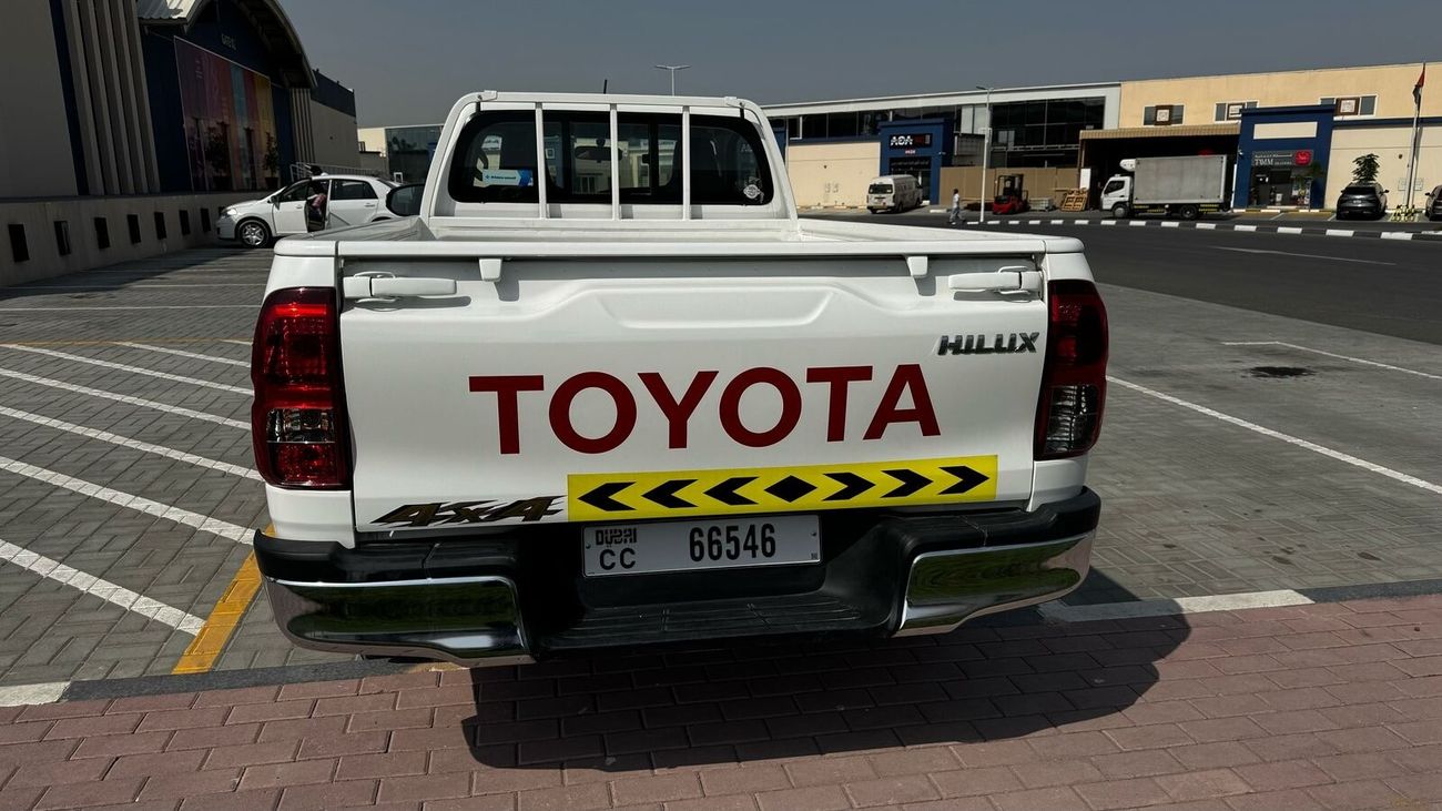 تويوتا هيلوكس GLX 2.7L Single Cab 2024