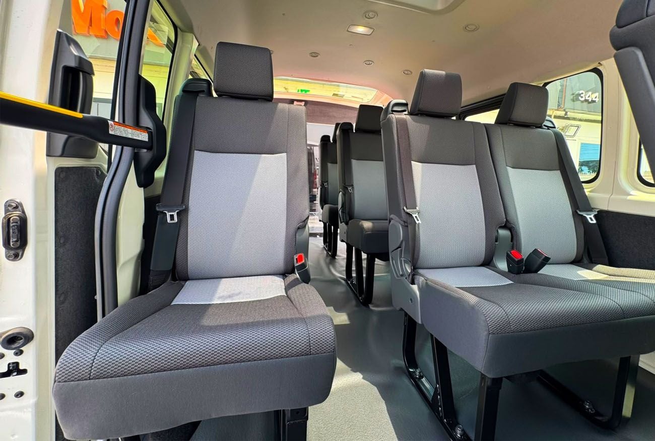Toyota Hiace DX - Manual . Diesel . Bus . Rear Wheel Drive . 9+ Seats . 4 Doors