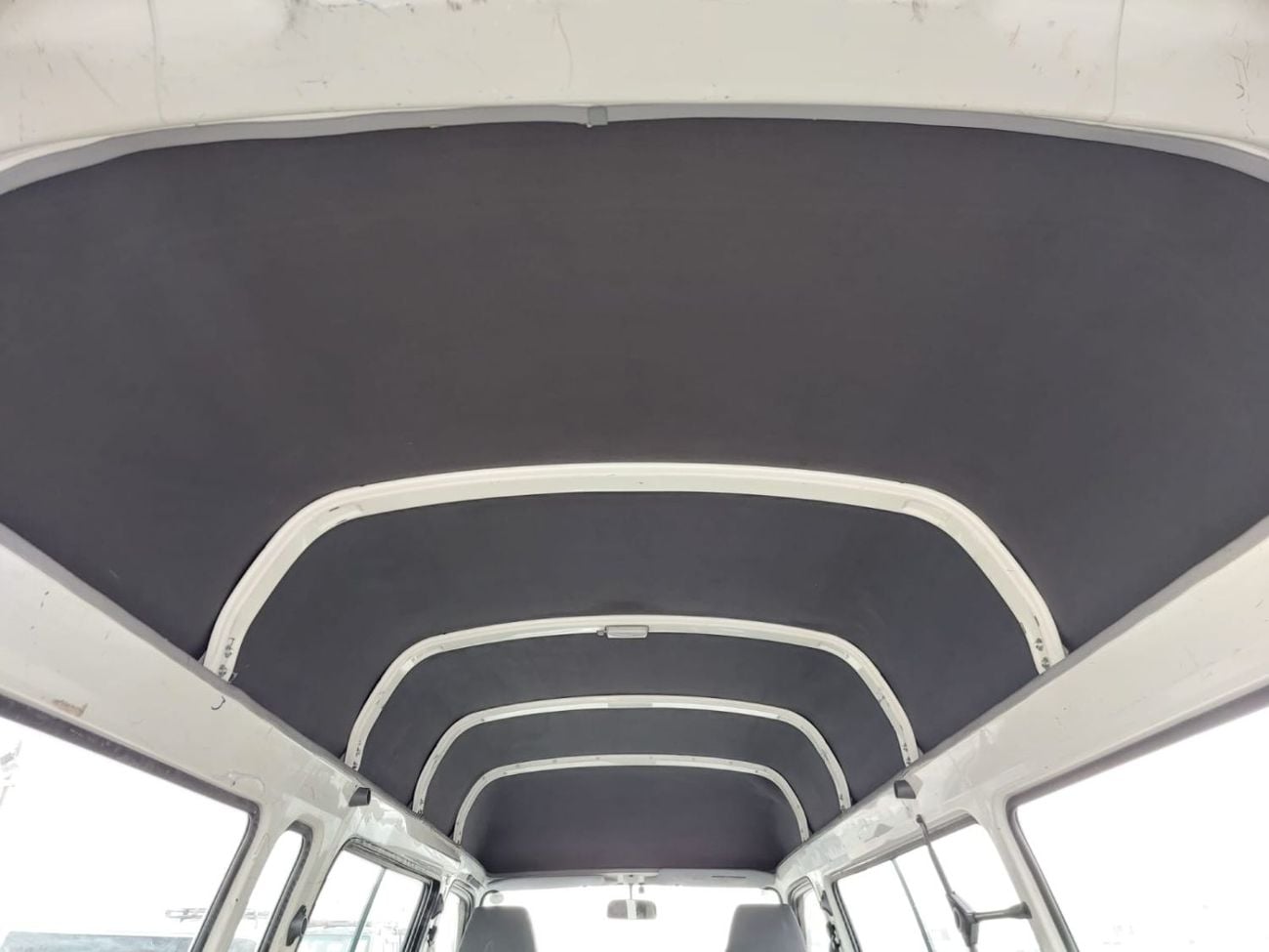 Toyota Hiace TOYOTA HIACE VAN RHD 2003 MODEL 3.0 L DIESEL MANUAL(PM03653)