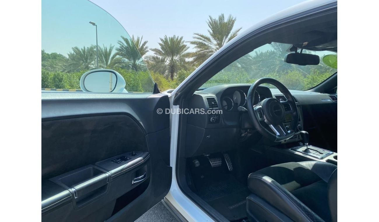 دودج تشالينجر 2014 Dodge Challenger SRT8 (LC), 2dr Coupe, 6.4L 8cyl Petrol, Automatic, Rear Wheel Drive