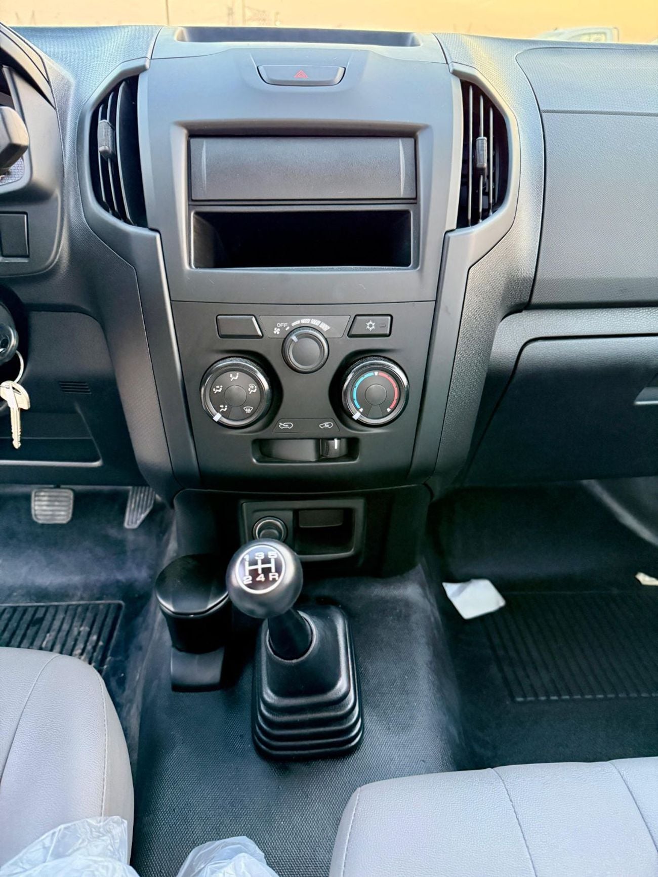 Isuzu DMax ISUZZ -D-MAX - SiNGLE CAB - 4x2 - 2.5L - DiESEL - RED