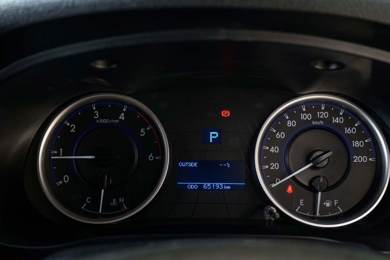 تويوتا هيلوكس The Toyota Hilux Smart Cab is a versatile pickup truck with a Two-wheel drive (4WD) system, a spacio