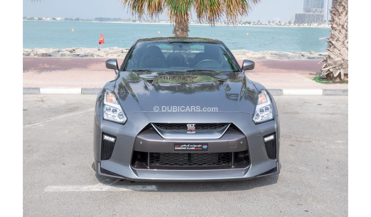Nissan GTR Nissan GTR -V8 2017 Gcc Full Options 6-speed automated manual All wheel drive
