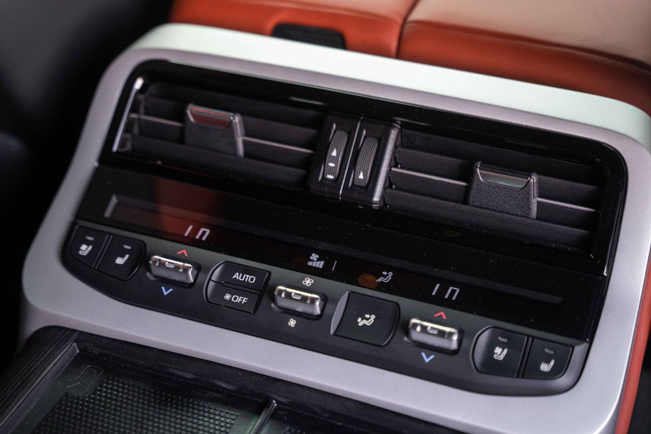 Toyota Land Cruiser 3.3L DIESEL VXR FULL OPTION WITH VIP MBS AUTOBIOGRAPHY 4 SEATER + MASSAGE FUNCTION AND ROOF STAR LIG