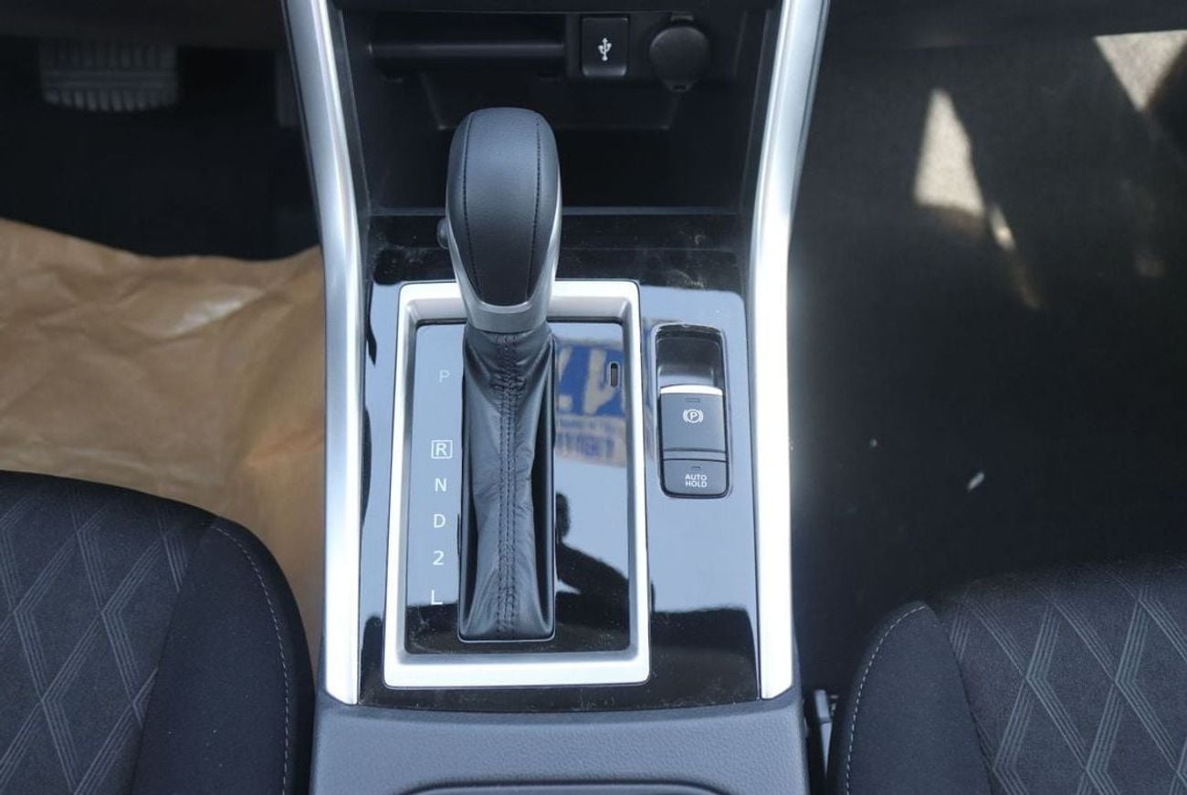 Mitsubishi Xpander Mid 1.5L Premium. Keyless Entry, Push Start, Monitor, Alloy Wheels, Model 2024