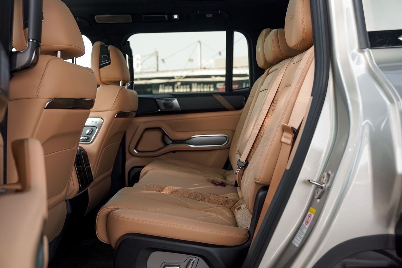 BYD Leopard 8 Smart and Brave Flagship Edition (7 Seats) 2025 BYD Leopard 8 Flagship plug in Hybrid 2.0L 7 seater