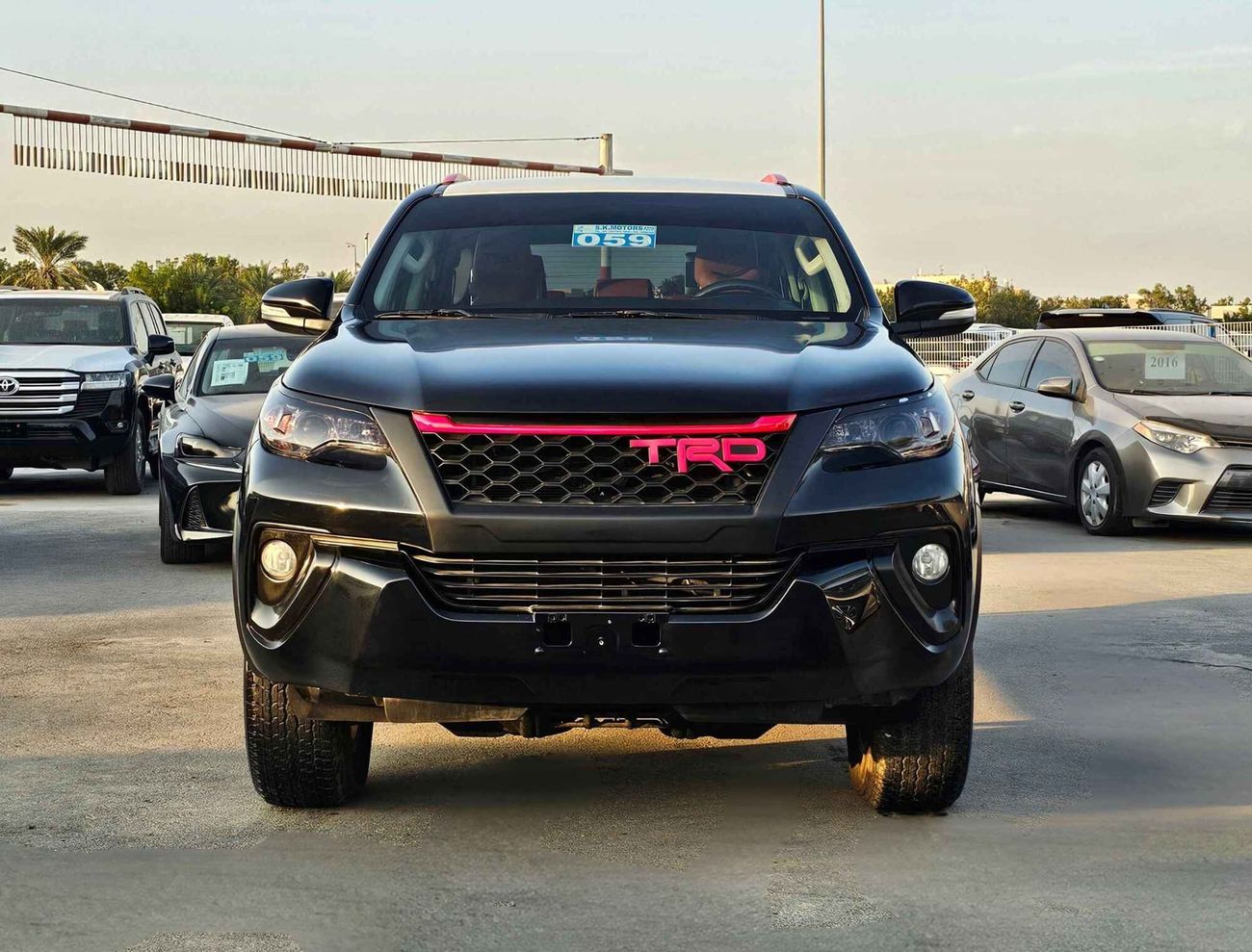 Toyota Fortuner EXR V4 / BLACK  EDITION / FULL OPT / WHITE  ROOF /LOT#8540