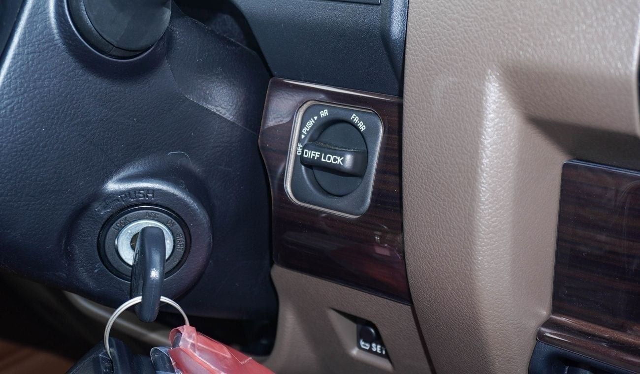 Toyota Land Cruiser 70 4.0L V6 A/T