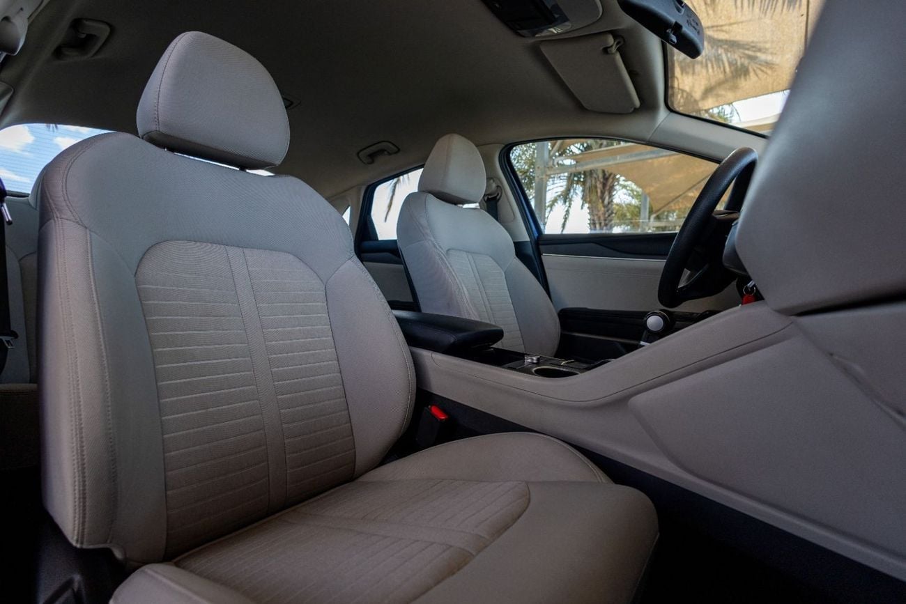 كيا K5 2.0L LX Kia K5 2023 GCC under Agency Warranty with Flexible Down-Payment.