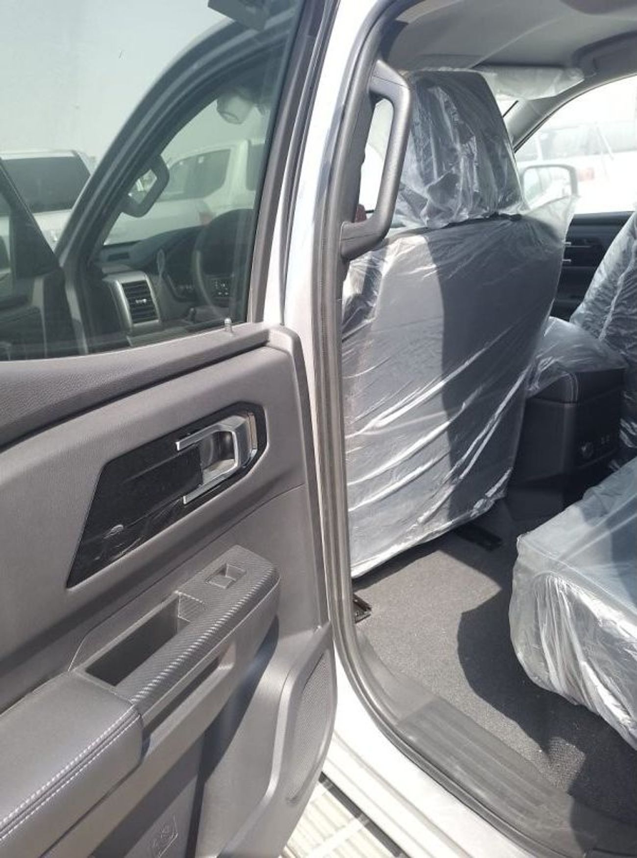 Mitsubishi L200 2.4L DIESEL FULL OPTION A/T 2024