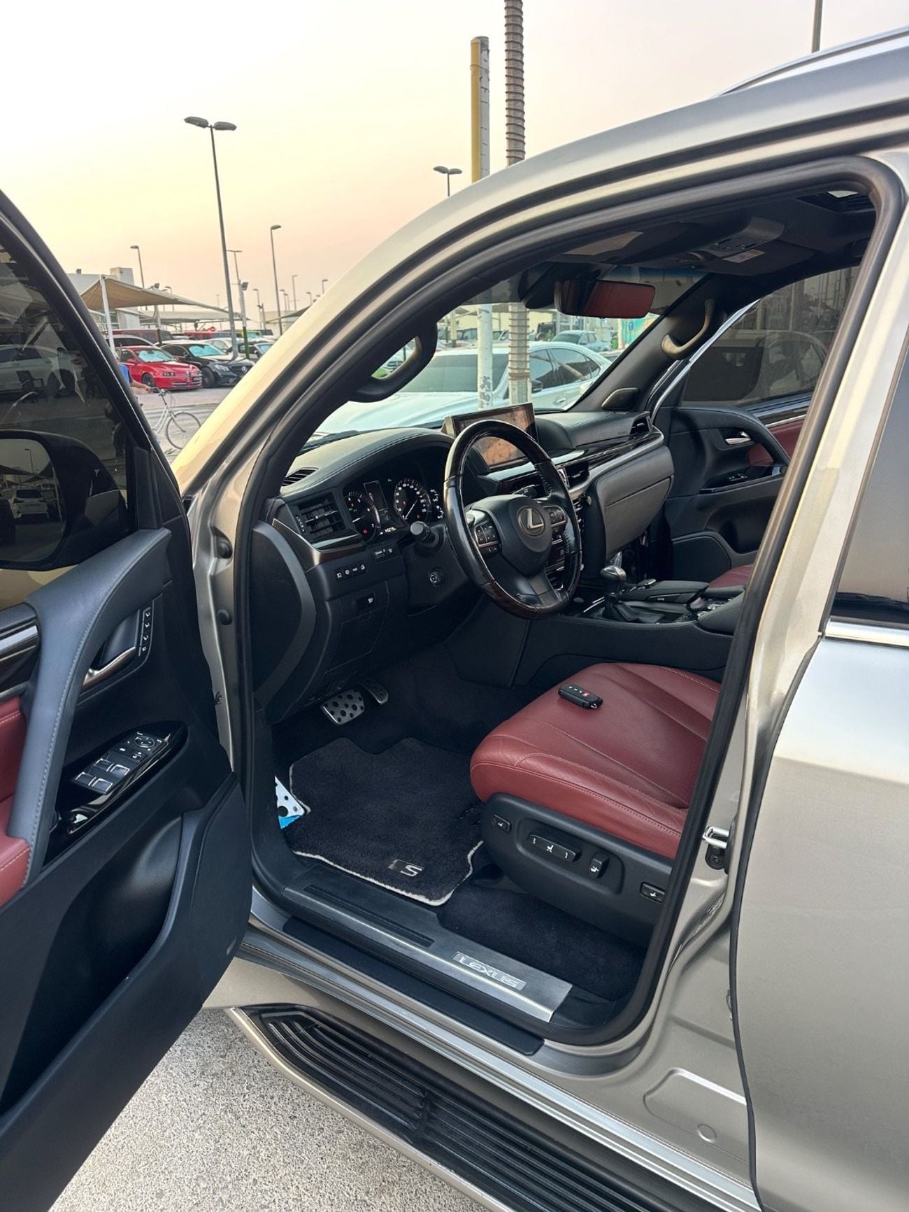 لكزس LX 570 PLATINUM SIGNATURE