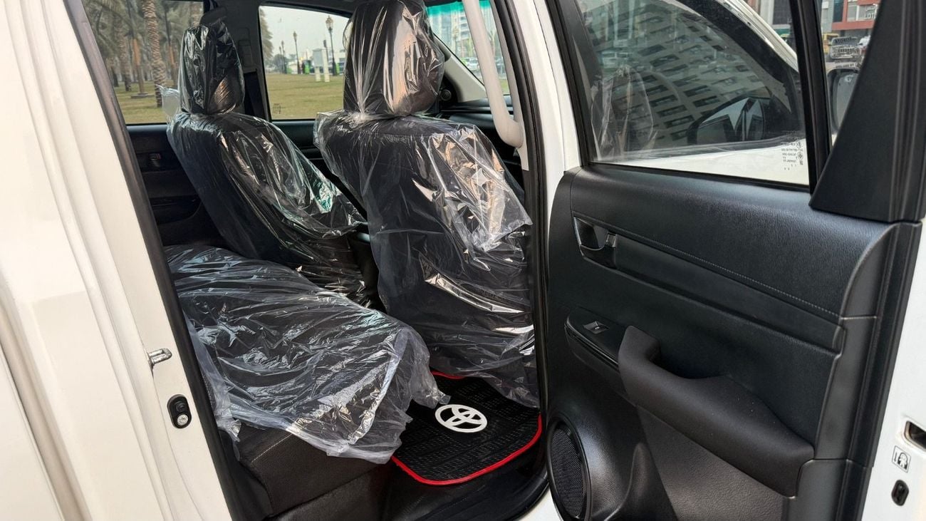 تويوتا هيلوكس SR Right hand drive