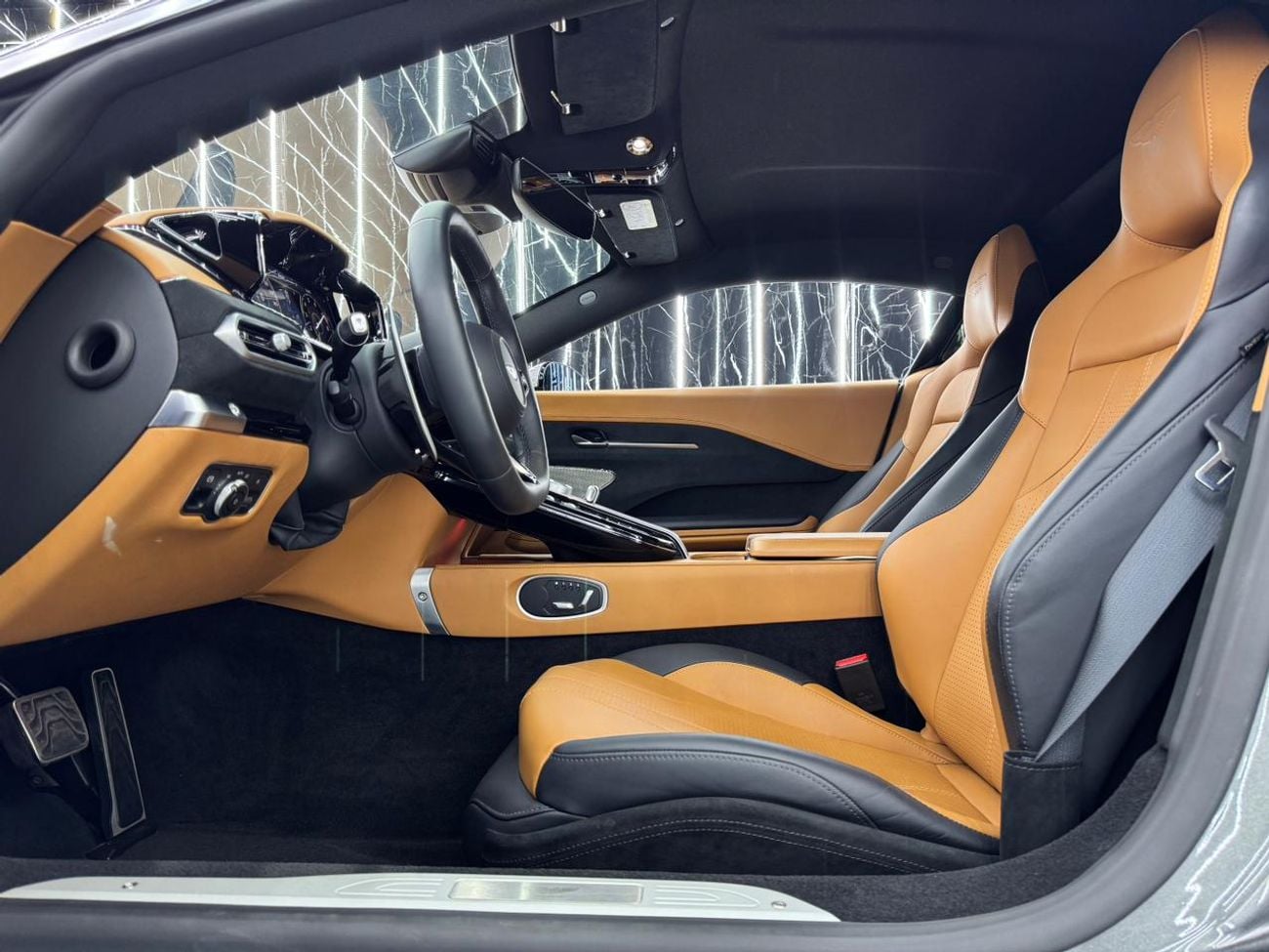 Aston Martin Vantage Standard V8