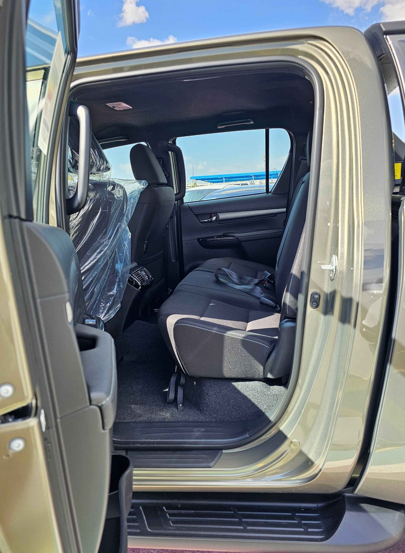 Toyota Hilux ADVENTURE, 2.8L DIESEL, A/T, "4" CAMERAS / ROLL BAR WITH RADAR / 4WD (CODE # HDAD28AF)