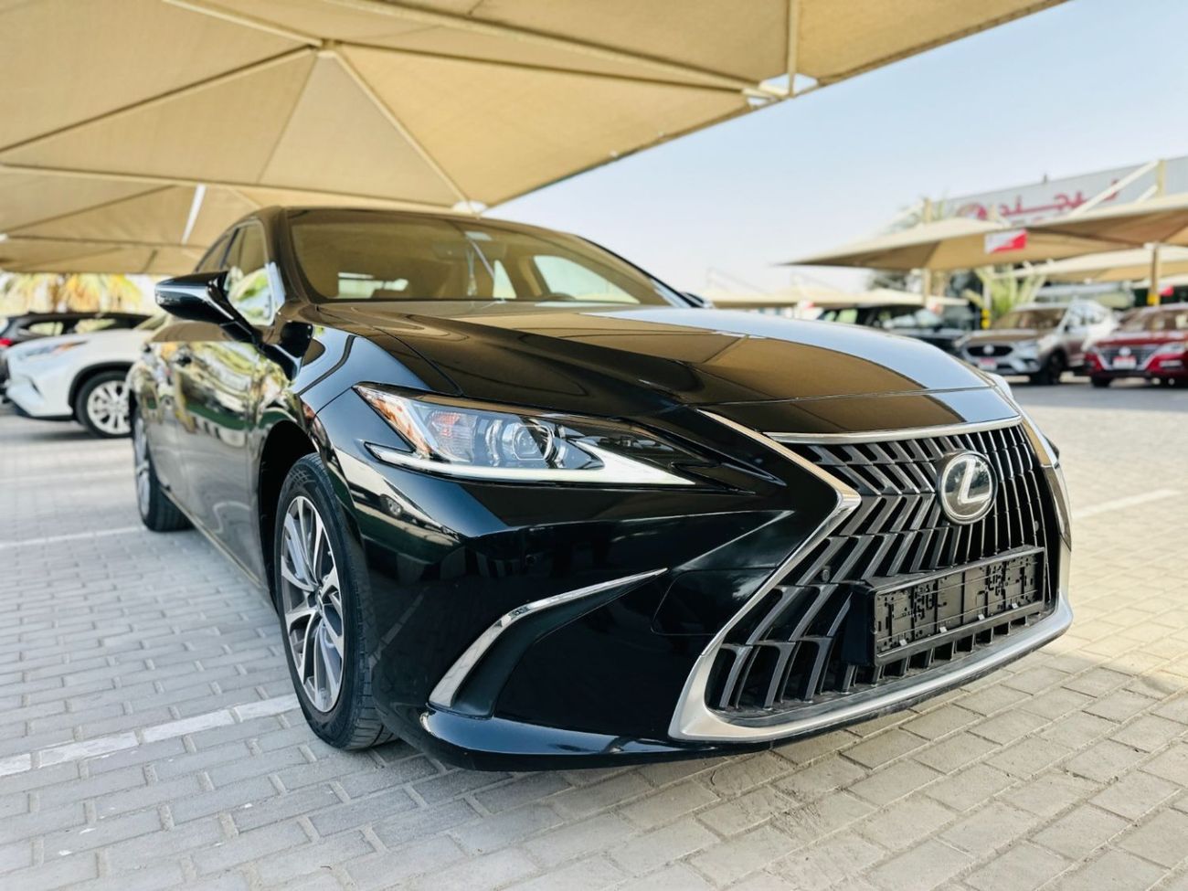 لكزس ES300h 2023 Lexus ES 300H - Black inside Brown
