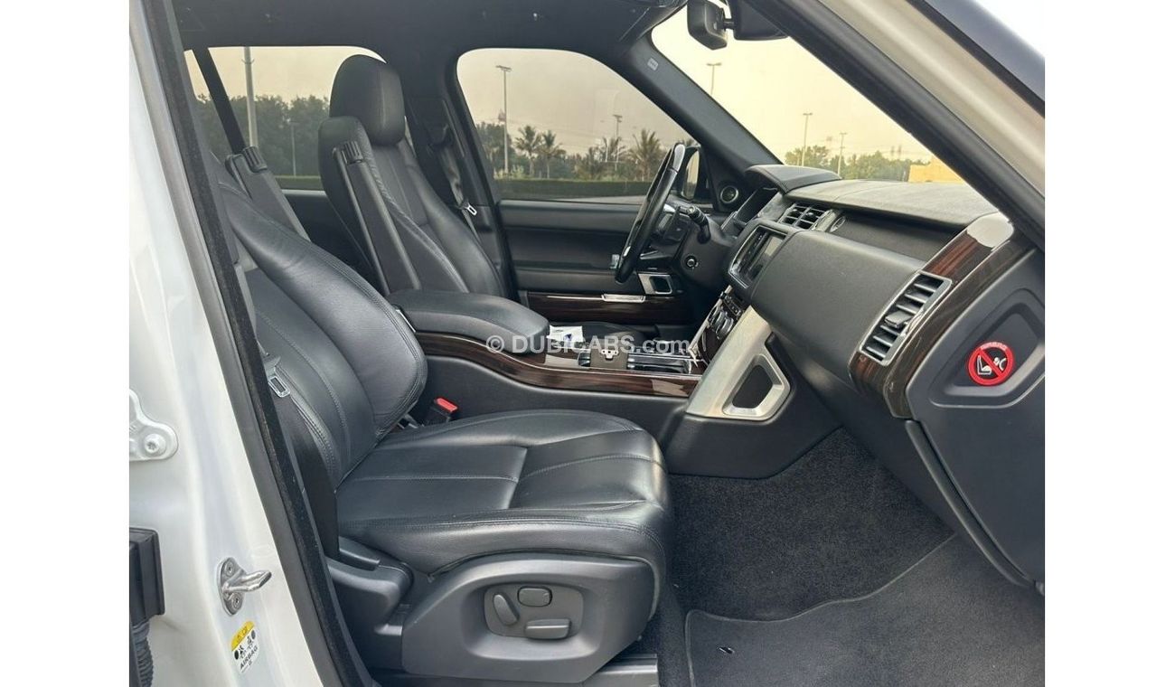 Land Rover Range Rover VOGUE HSE 2015 GCC V8 ORIGINAL PAINT // FULL SERVICE HISTORY // ACCIDENT FREE