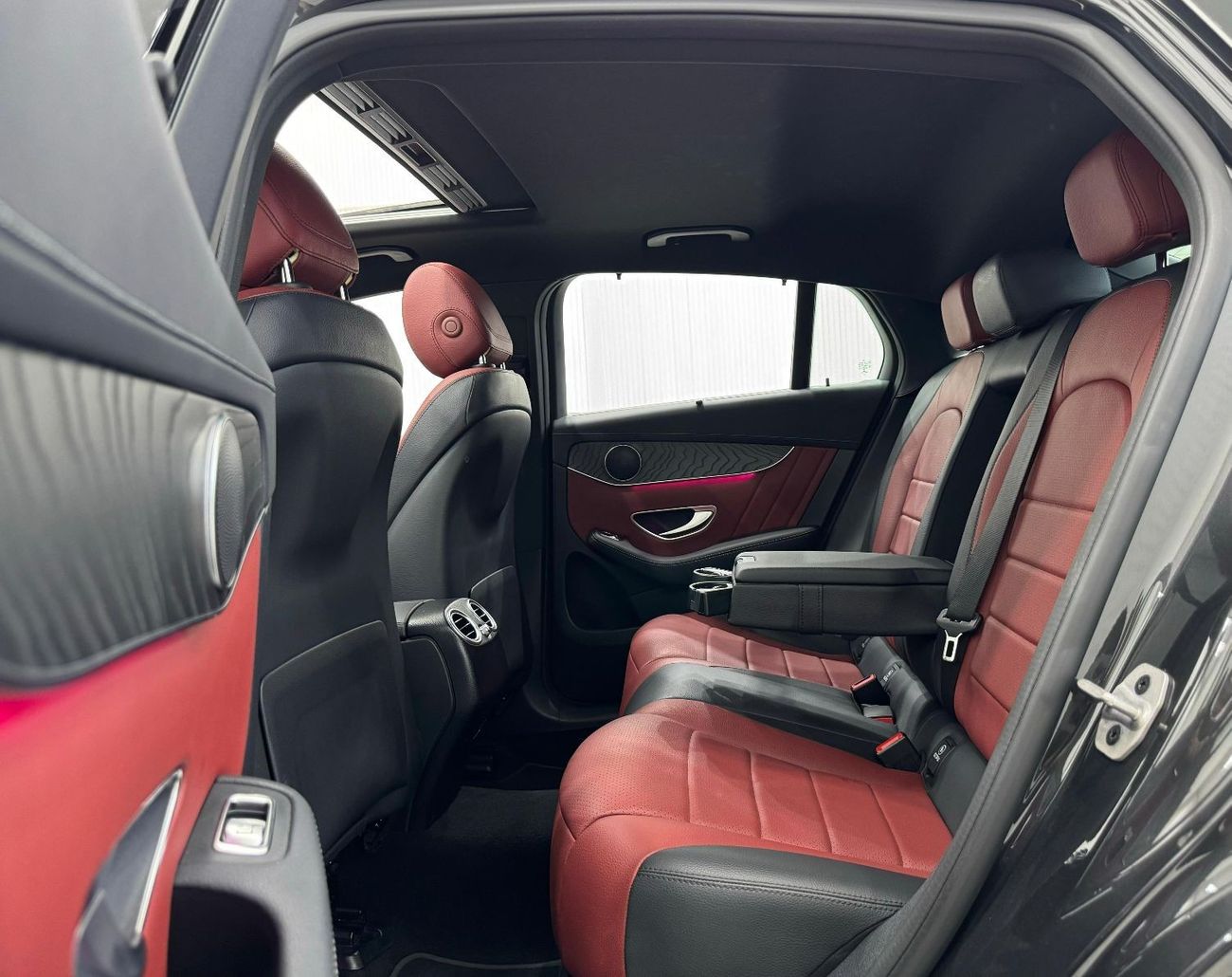 Mercedes-Benz GLC 200 2023 Mercedes Benz GLC200 AMG 4MATIC, Jan 2028 Mercedes Warranty + Service Pack, Very Low Kms, GCC