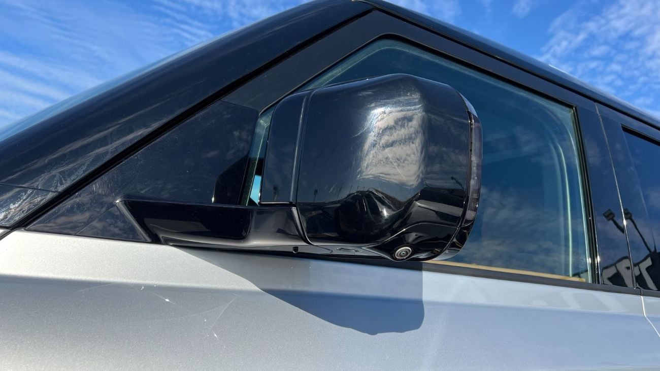 Land Rover Defender P400 110 X-Dynamic HSE 3.0L (5 Seater)