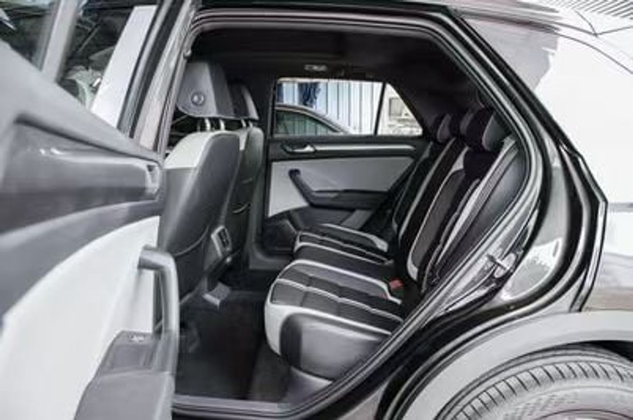 فولكس واجن T ROC 300TSIDSG Starlight Edition