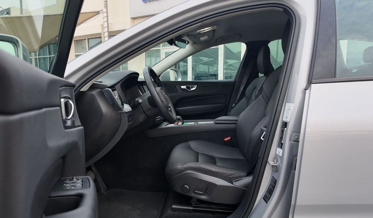 Volvo XC60 B5 2.0T Powertrain | Agency Warranty | Complete Service History | GCC Specs