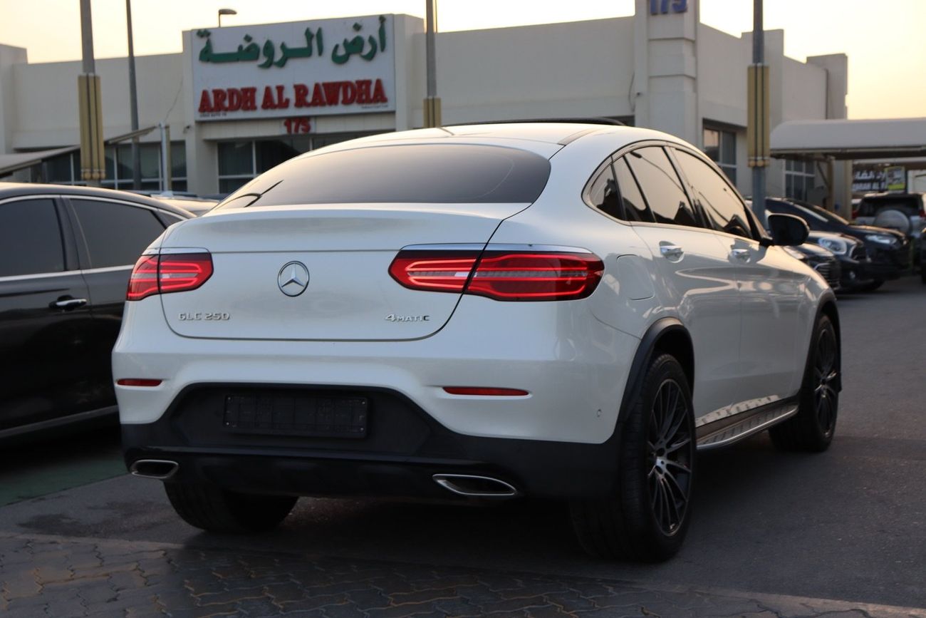 مرسيدس بنز GLC 250 4MATIC 2.0L Mercedes-Benz GLC250 Coupe / 2019 / GCC / Free Accident