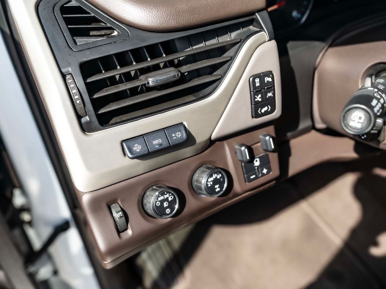 جي أم سي يوكون Denali 6.2L (8 Seater)