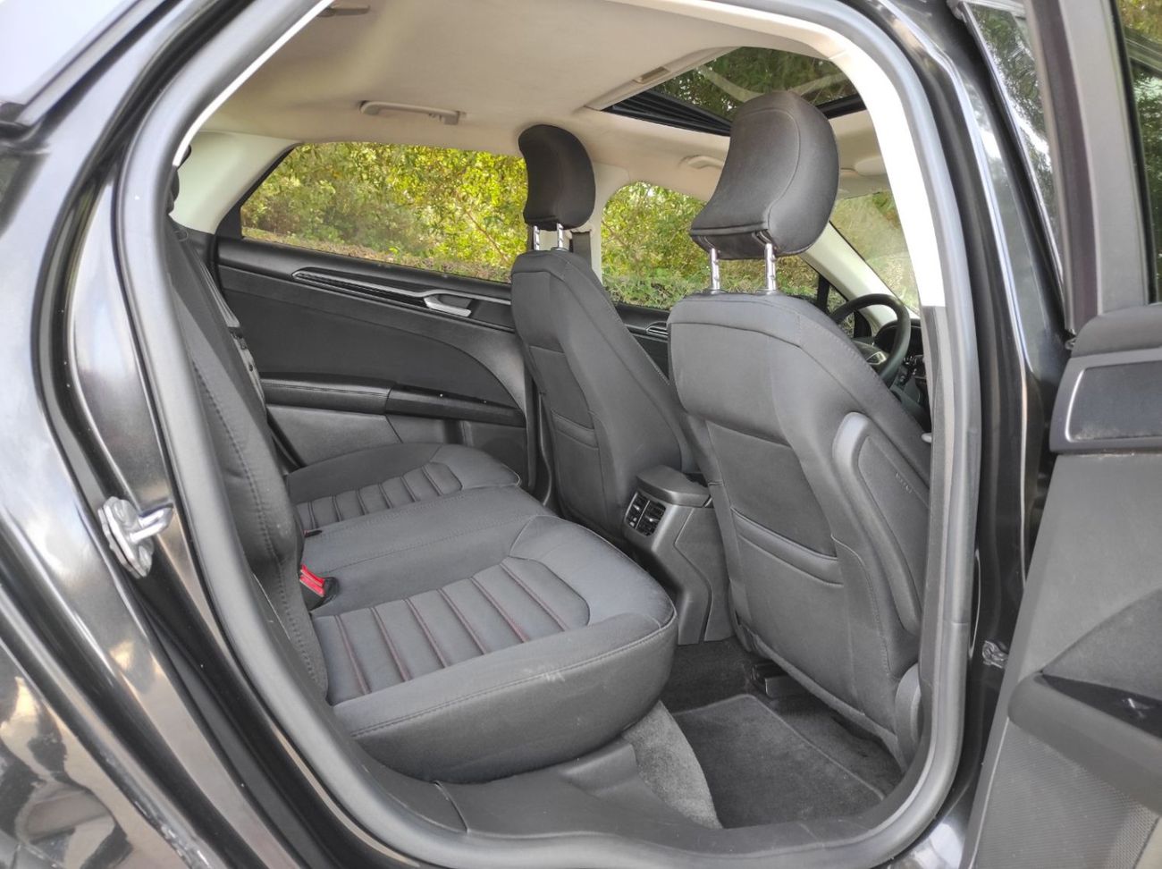 Ford Fusion SE 2.0L Ford fusion 2015 Gcc V4 full options no1