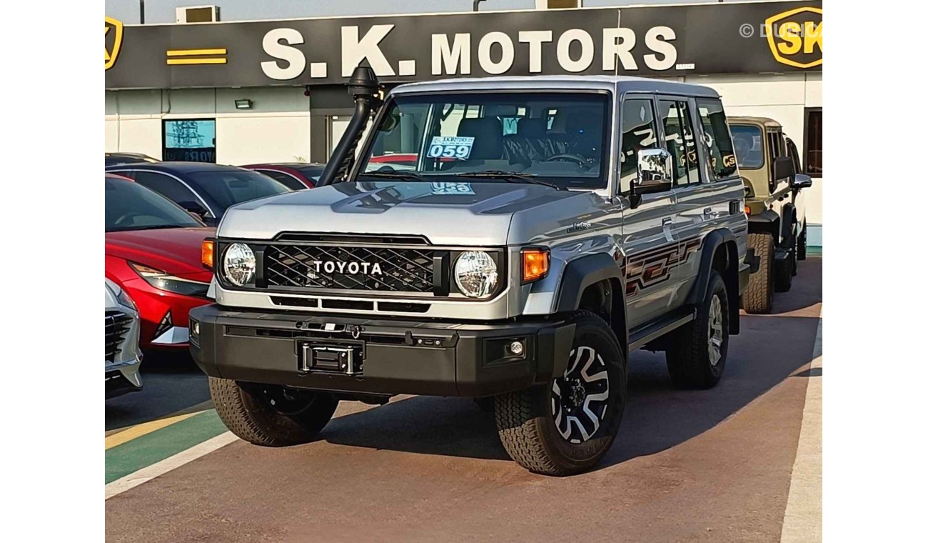 Toyota Land Cruiser Hard Top 4.5L,V8,VDJ76,5DOOR,DIFF LOCK,WINCH,LEATHER SEATS,COOLER BOX,16'' AW,MT,NEW SHAPE,2024 ( FOR EXPORT)
