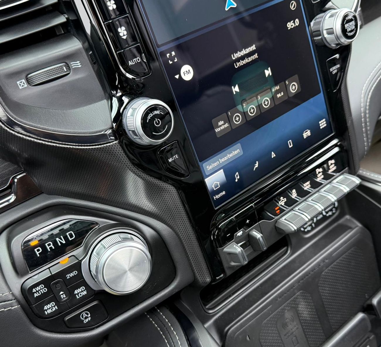 RAM 1500 Limited Crew Cab 5.7L 2024 Dodge RAM Limited 4x4, 1 Year Unlimited Km Warranty, Excellent Condition