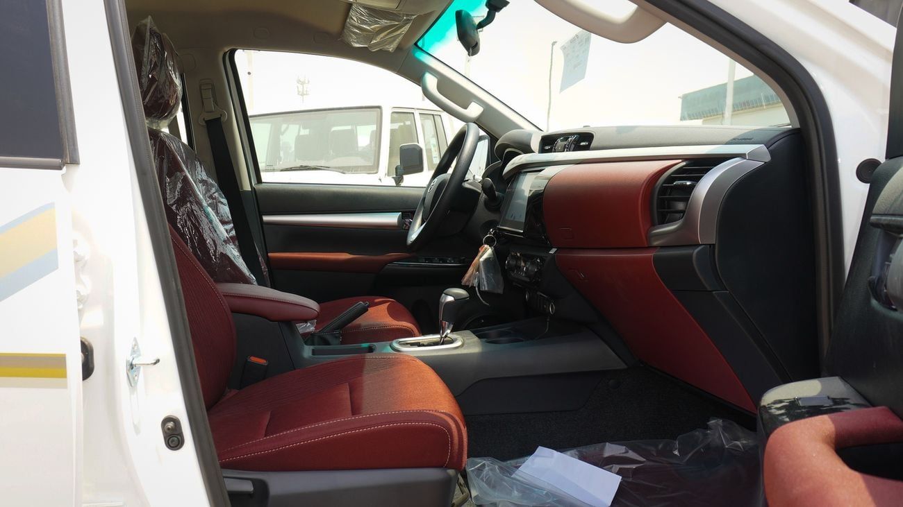 تويوتا هيلوكس SR5  2.7L  4WD A/T FULL 2025
