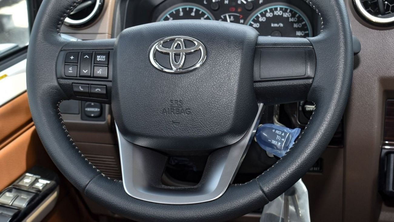 Toyota Land Cruiser Pick Up 4.0l - AT - Fog Lamp - Winch - Alloy Wheel - Snorkel - Leather Seats - Central Lock - Power Window