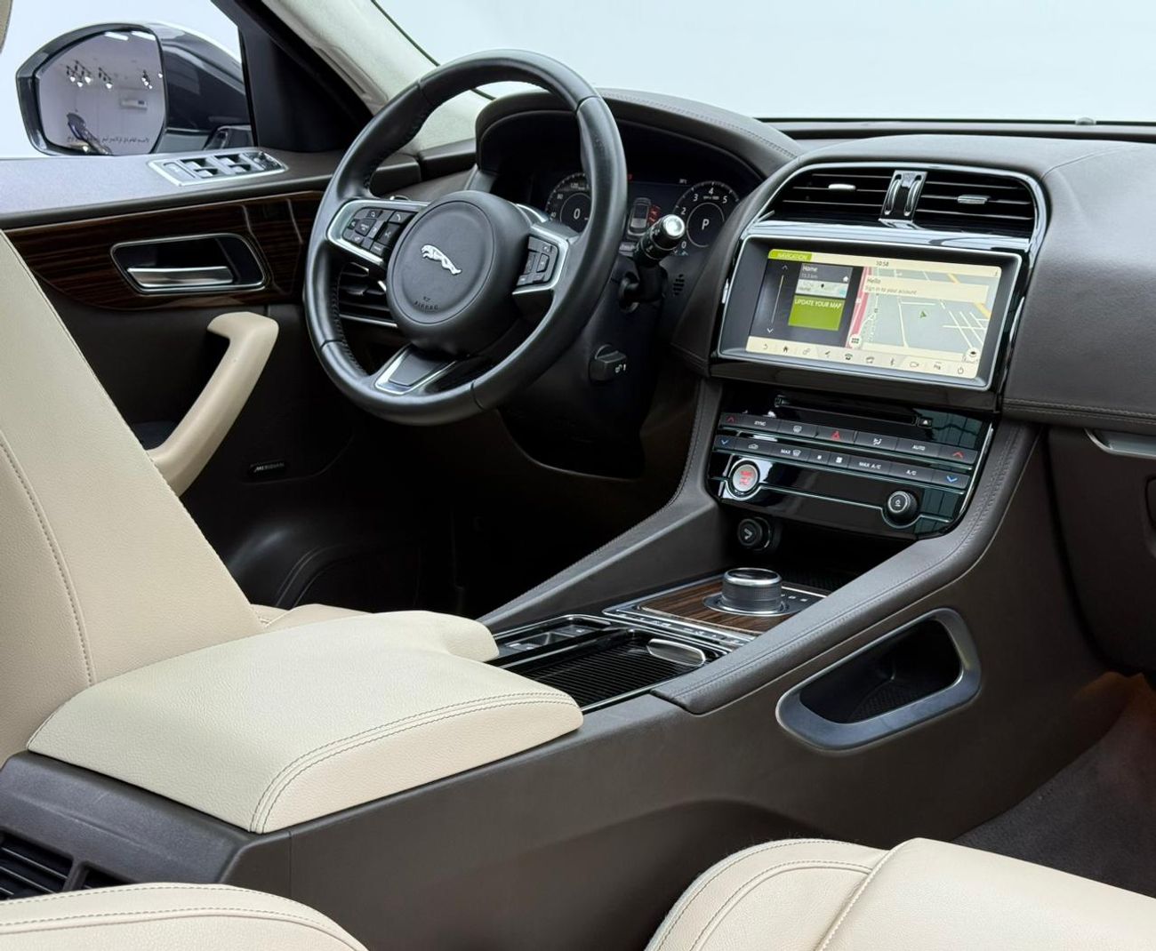 جاكوار F بيس 2019 Jaguar F-Pace 25T, Warranty, Full Jaguar Service History, Excellent Condition, GCC