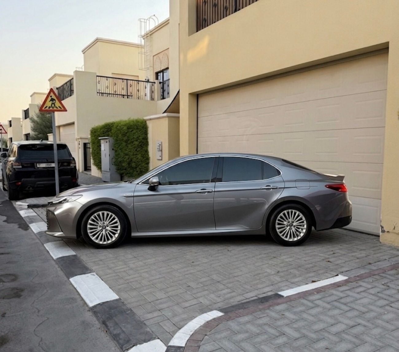 Toyota Camry XLE HEV
