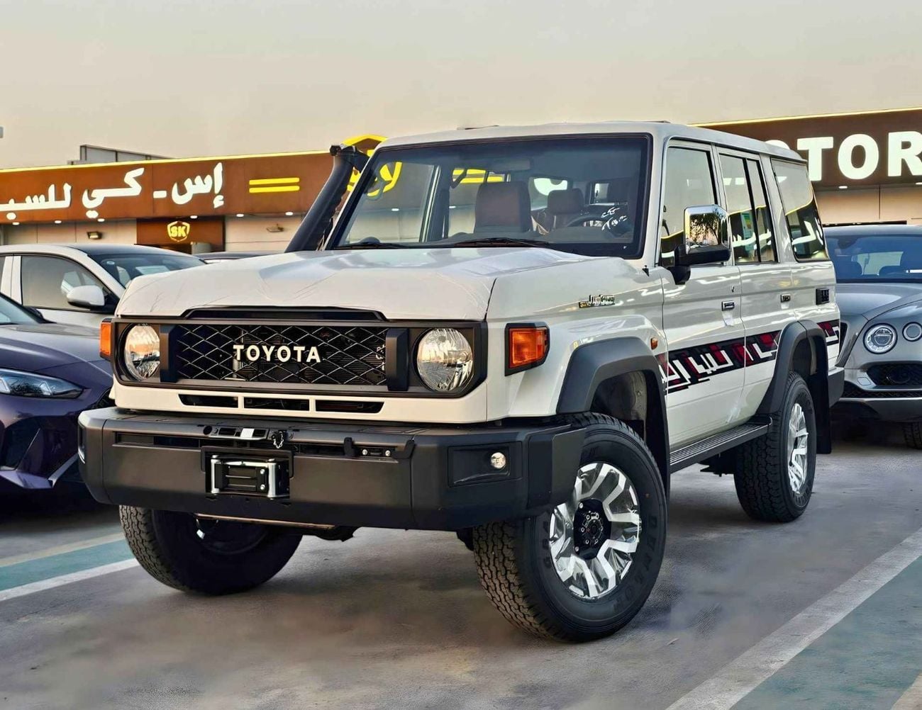 تويوتا لاند كروزر 70 LX LC76 5 DOORS / 4.0L V6 PETROL A/T / LEATHER SEATS / DVD+CAMERA/PWR WINDOWS & LOCKS (CODE#H76PAF)