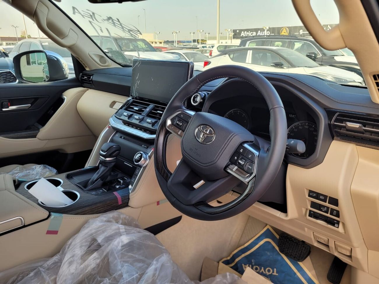 تويوتا لاند كروزر LC300 - RHD - 3.5 PET - ZX - 7 STR - Modellista Kit - MY 2023 - BLK_BEIG (FOR EXPORT ONLY)