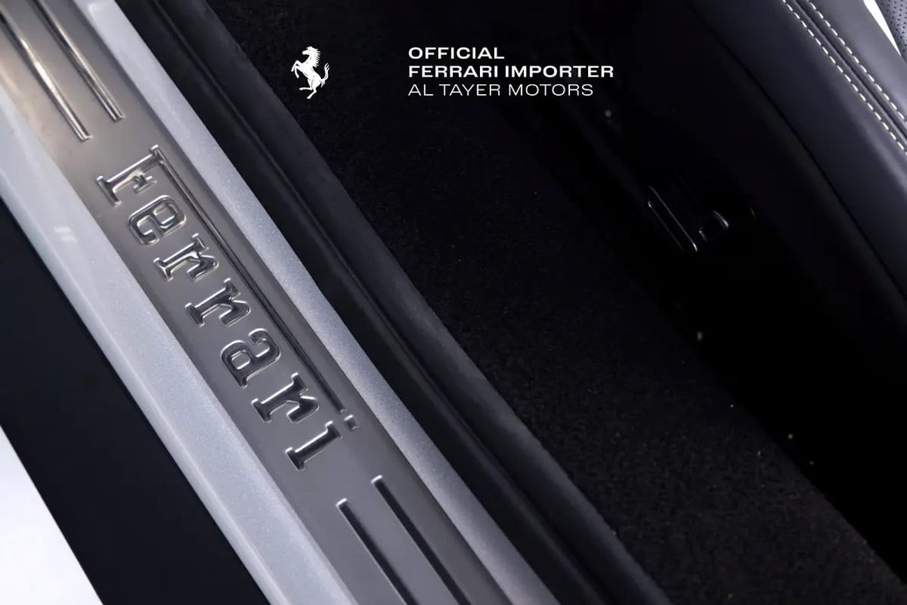 فيراري 296 GTS