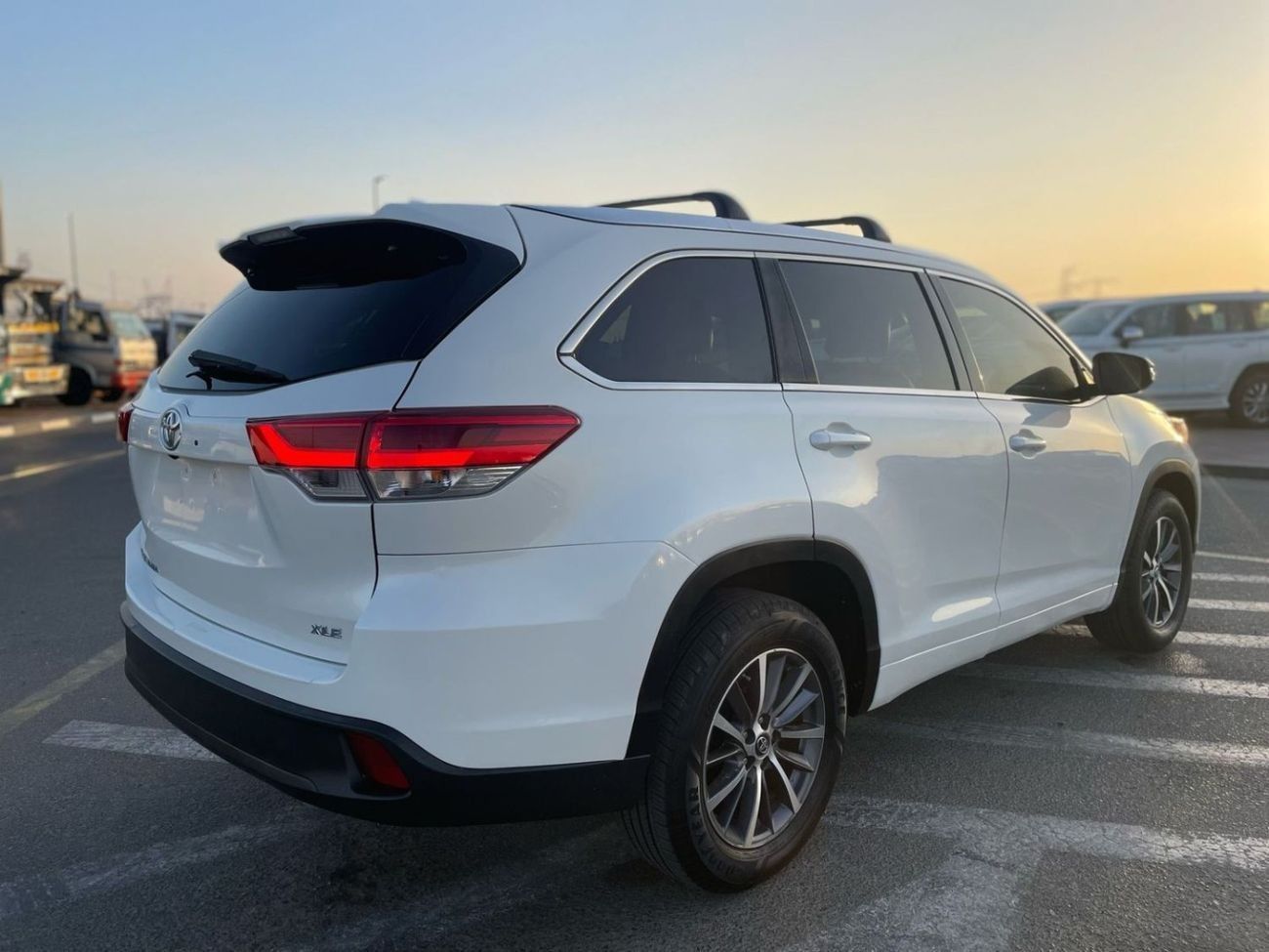 تويوتا هايلاندر 2018 Toyota Highlander XLE 3.5L V6 Full Option - 7 Seater With Radar - Leather Electric Seats - Trun