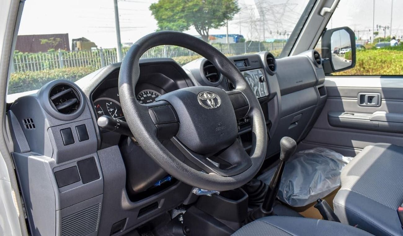 تويوتا هيلوكس GL TOYOTA HILUX 2.4 DC DSL 4x4 MT POWER WINDOWS
