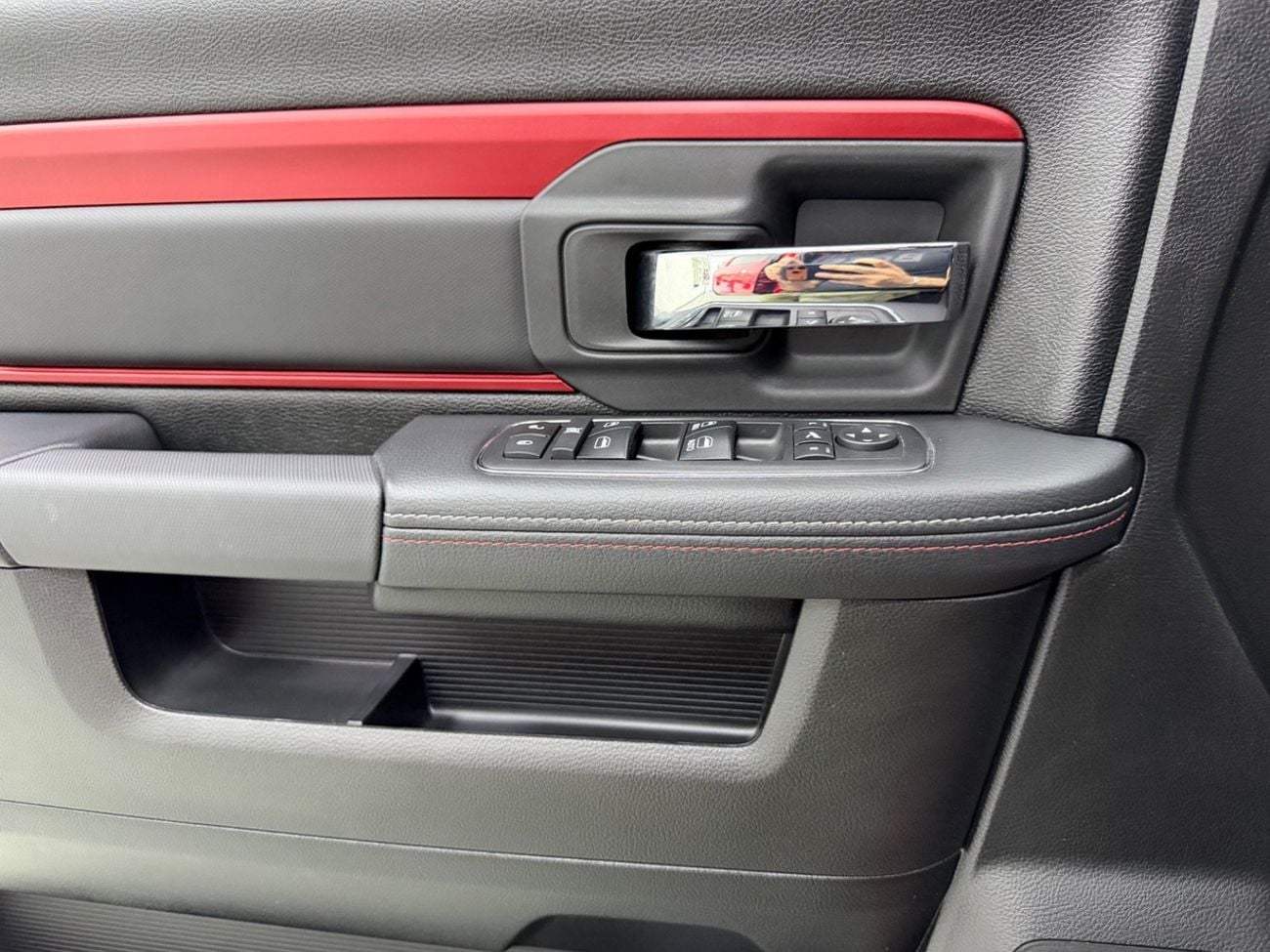 Dodge Ram Van Only 8000 km .. Brand new condition .. V8 .. 5,7 L .. HEMI