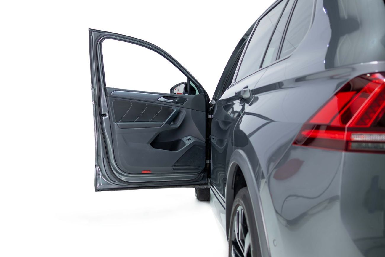 Volkswagen Tiguan R-Line 2.0L  Full Dealer Service History - Single Owner - GCC Specs